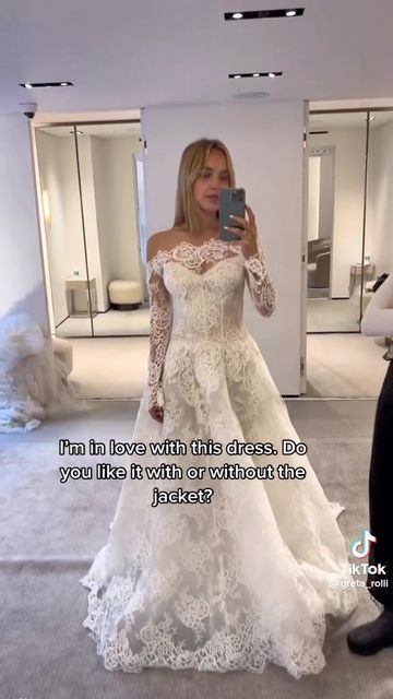 Monique Lhuillier Bride on Instagram: "Jacket, or no jacket ? Or both? 🤍✨ #moniquelhuillier #mlbride #alexandra" Monique Lhuillier Lace, Monique Lhuillier Wedding Dress, Bridal Gown Inspiration, Monique Lhuillier Bridal, Dream Wedding Ideas Dresses, Wedding News, Classy Wedding, Lace Bows, Monique Lhuillier