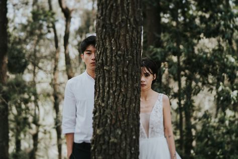 Rustic Wedding Photoshoot, Pre Nup Shoot Ideas Forest, Pre Wedding Photoshoot In Forest, Wedding Prenup Photoshoot, Pose Prewedding Outdoor, Prewedding Photography Forest, Foto Outdoor, Prewed Outdoor, Rustic Photoshoot