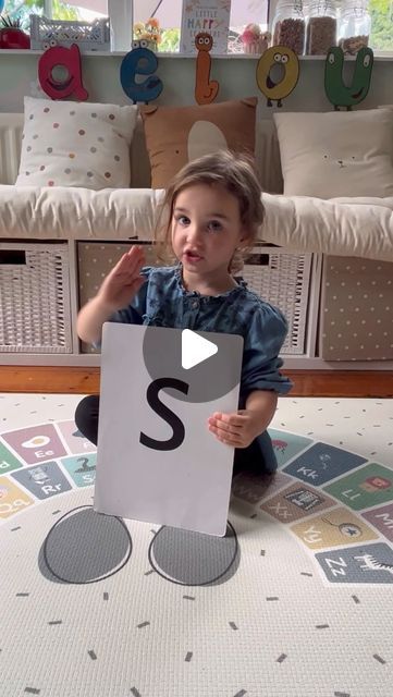 S O P H I E   D A V I D ⭐️ on Instagram: "⭐️PHONICS ⭐️

All the sounds brought to you by this little phonics queen 👑 

Let us know if you have any questions. 

#phonics #phonicsfun #phonicsactivities #phonicsforkids #phonicsclass" Phonics For Toddlers, S Phonics, Abc Sounds, Phonic Sounds, Phonics Videos, Hooked On Phonics, Phonics For Kids, Phonics Posters, Phonics Books