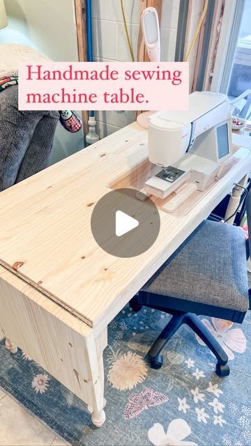 Sewing Machine Desk, Small Sewing Space, Folding Sewing Table, Sewing Machine Table Diy, Sewing Tables, Diy Sewing Table, Quilt Room, Sewing Desk, Sewing Station