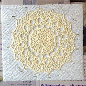 Framed Doilies, Art In Frame, Doily Art, Crochet Wall Art, Doilies Crafts, Lace Crafts, Crochet Motif Patterns, Your Crochet, Vintage Handkerchiefs