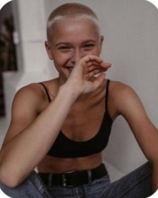 ✂️ She can’t help giggling at her new buzz cut self🪑✂️🧹 Buzzed Hair Women, Buzz Cut Women, Girls With Shaved Heads, Bald Head Women, Buzz Cut Hairstyles, Shaved Head Women, Buzzed Hair, Bald Girl, Shaved Head