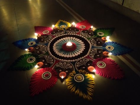 Rangoli Diwali Rangoli With Diya, Round Rangoli Design Diwali, Unique Rangoli Designs Beautiful Diwali, Diwali Rangoli Photos, Rangoli Designs Latest For Diwali, Beautiful Rangoli Designs Latest, Rangoli Designs Ideas, Peacock Rangoli Designs, Rangoli Photos