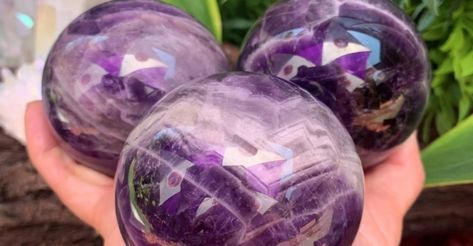 Power & Benefits of Chevron Amethyst (Dream Amethyst): Chevron Amethyst is a crystal that is ... Dream Amethyst Meaning, Amethyst Meaning, Dream Amethyst, Dream Recall, Chevron Amethyst, Rock Minerals, Crystals Stones, Body Organs, Crystal Meanings