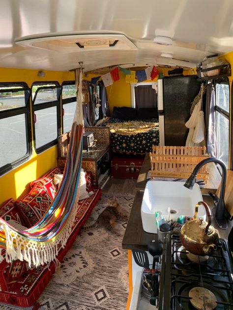 Skoolie Conversion, Bus Living, Kombi Home, Bus House, Campervan Life, Van Life Diy, Bus Life, Camper Makeover, Van Home