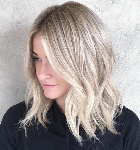 Icy Highlights and Loose Curls Shoulder Length Blonde, Medium Blonde Hair, Long Bobs, Wavy Lob, Medium Bob Hairstyles, Hairstyle Trends, Medium Blonde, Brown Blonde Hair, Pretty Hair