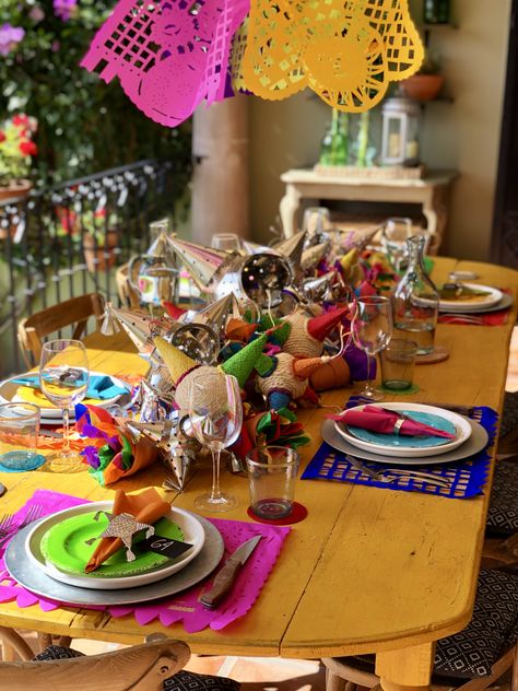 Posada Theme Party, Mexican Christmas Theme Party, Mexican Christmas Table Decor, Festive Fiesta Christmas Party, Mexican Posada Decorations, Mexican Posada, Mexican Christmas Traditions, Christmas Fiesta, Mexican Christmas Decorations