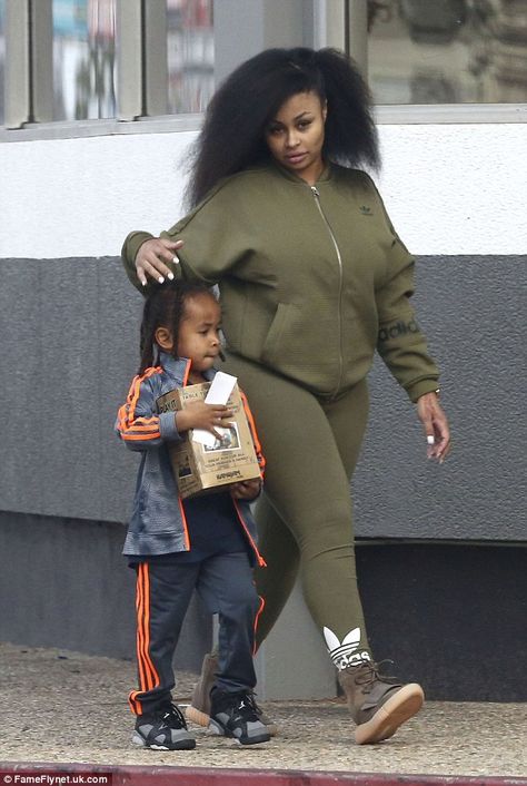 Blac China, Khaki Leggings, Black Chyna, Kids Goals, Blac Chyna, Mommy And Son, Bridesmaid Dress Colors, Celebrity Street Style, African Women