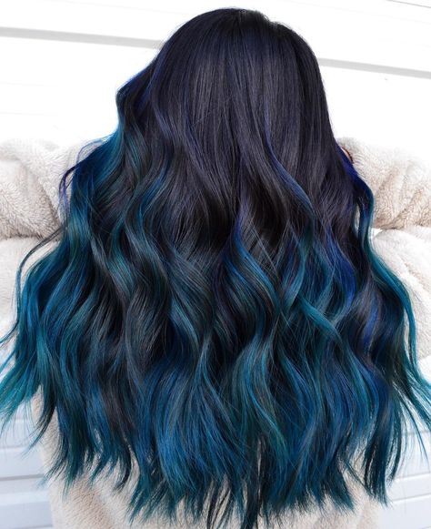 Blue Hair: Still Dark Roots. Bright teal ends with dark roots. Click through for 25 blue hair ideas. #bluehair #bluehairideas #haircolorideas Colored Ends Of Hair Brunettes, Aquamarine Hair Color, Dark Blue Hair Color, Teal Blue Hair, Blue And Black Hair, Aquamarine Hair, Blue And Green Hair, Dark Teal Hair, Teal Ombre Hair