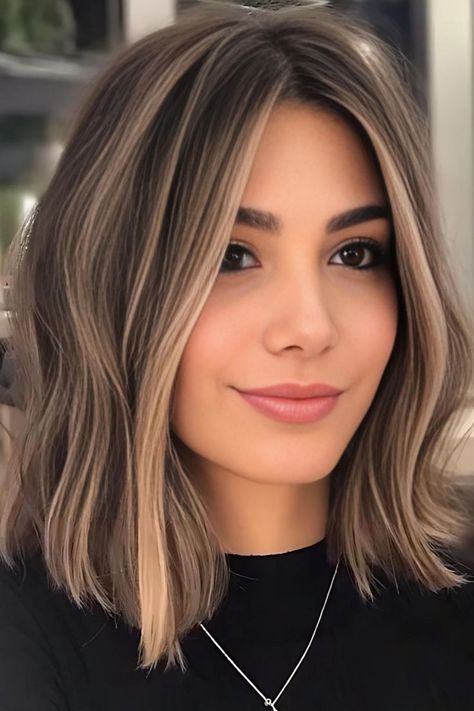 Light Brown Hair With Beige Streaks Balayage Bob, Beige Hair, Honey Brown Hair, Brunette Hair With Highlights, Brown Hair Balayage, Short Hair Balayage, Brown Blonde Hair, Grey Hair Color, Light Hair