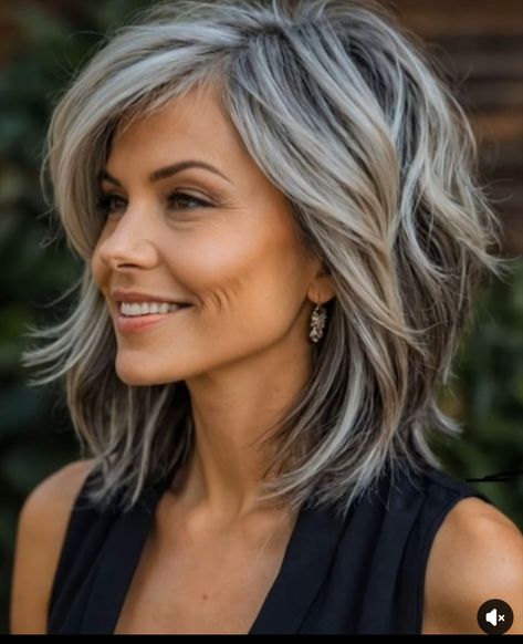 Flipped Ends Hairstyles, Brown Hair Over 50, Hair Color For Gray Hair, Lisa Rinna Haircut, Gray Highlights, Highlights For Brown Hair, Grey Blonde Hair, Grey Hair Transformation, Hair Over 50