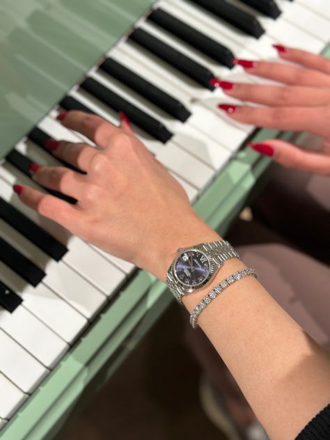 Rolex Purple, Purple Rolex Watches, Brunette Aesthetic, Rolex Watches Women, Diamond Wedding Rings Sets, Accesories Jewelry, Wrist Jewelry, Expensive Jewelry Luxury, Luxe Jewelry