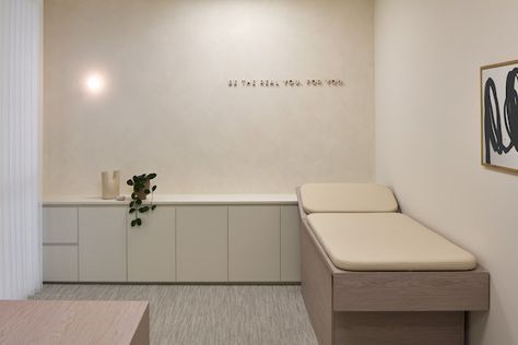 Consulting Room Clinic, Medical Consultation Room Design, Consultation Room Medical, Medical Aesthetics Clinic, Consult Room Design, Health Clinic Interior Design, Clinic Room Design, Clinic Interior Design Doctors, Clinic Moodboard