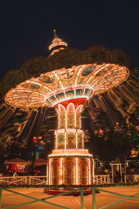 Circus Aesthetic, Dark Circus, Carnival Rides, Parc D'attraction, Fun Fair, Merry Go Round, Night Aesthetic, Pretty Places, Amusement Park