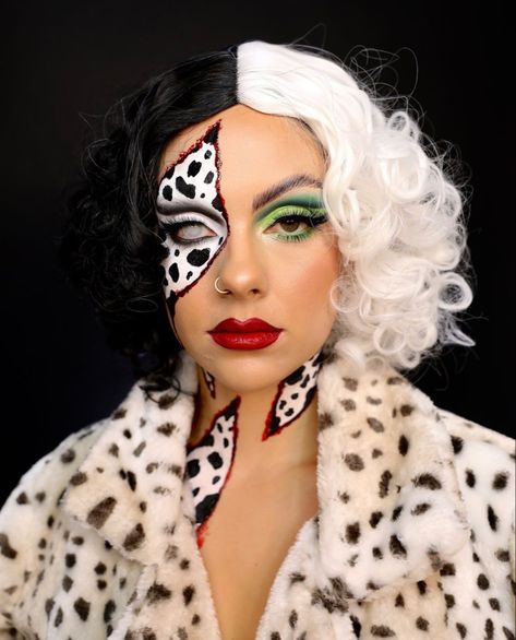 Halloween Pies, Cruella Deville Makeup, Joker Halloween, Hot Halloween Outfits, Fun Office, Spooky Party, Face Art Makeup, Pretty Halloween, Diy Halloween Costumes Easy