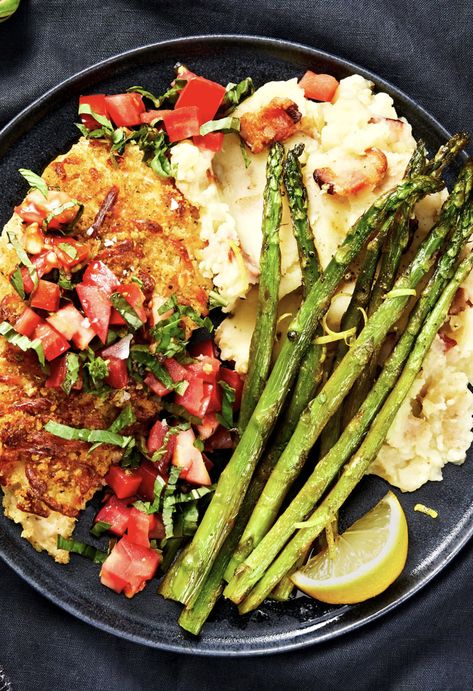 Easy chicken dinner with bacon mashed potatoes and asparagus | More recipes on www.HelloFresh.com Bruschetta Asparagus, Dinner With Bacon, Mashed Potatoes And Asparagus, Hello Fresh Dinners, Potatoes And Asparagus, Chicken Bruschetta Recipe, Bacon Mashed Potatoes, Potatoes Chicken, Easy Chicken Dinner