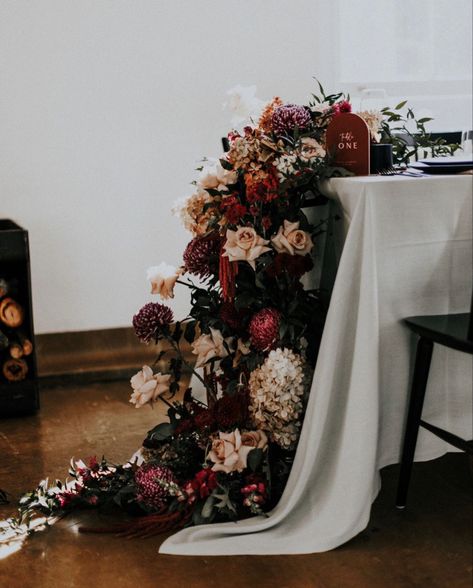 Weeding Themes, Moody Wedding Flowers, Dark Greenery, Moody Palette, Dark Romantic Wedding, Fall Flowers Garden, Dark Wedding, Moody Wedding, Fall Wedding Bouquets