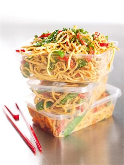 Sesame Peanut noodle salad (Nigella Lawson)  I actually make this and it  is SUPER EASY and SUPER YUMMY! @templeaoe Sesame Peanut Noodles, Peanut Rice, Nice Salad, Sesame Noodle, Noodles Salad, Food Disney, Noodles Recipes, Asian Noodle, Sesame Noodles