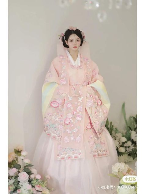 Hanbok Traditional Princess, Korean Hanbok Princesses, Princess Hanbok, Chinese Ancient Clothing, Beautiful Gown Designs, Korean Wedding Dress, Hanbok Traditional, Korea Wedding, Korean Traditional Clothing