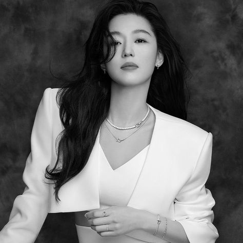 Emotion Faces, And God Created Woman, Jun Ji Hyun, Mamamoo Moonbyul, Ji Hyun, Fashion Photography Poses, Jewelry Model, Stonehenge, Korean Actress