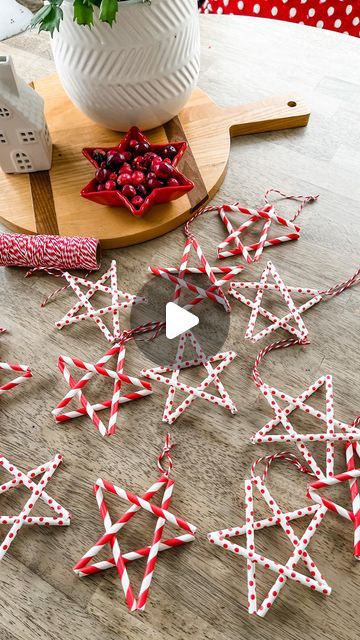 Straw Stars Paper Craft, Stars Made From Straws, Paper Straw Stars, Straw Stars Diy, Christmas Decor Ideas School, Christmas Tree Paper Decorations, Star Ornament Craft, Star Crafts For Kids, Star Christmas Decorations