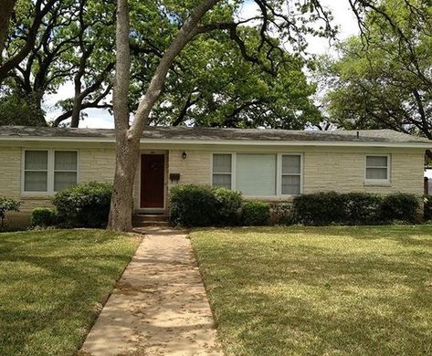 Basic Ranch Exterior Makeover, 1950s Rancher Exterior, Flat Ranch House Curb Appeal, 1960 Exterior Makeover, Front Of House Makeover Ranch, Ranch Home Exterior Makeover Front Entry, No Roof House Designs, Ranch Facade Makeover, Ranch Redo Before And After