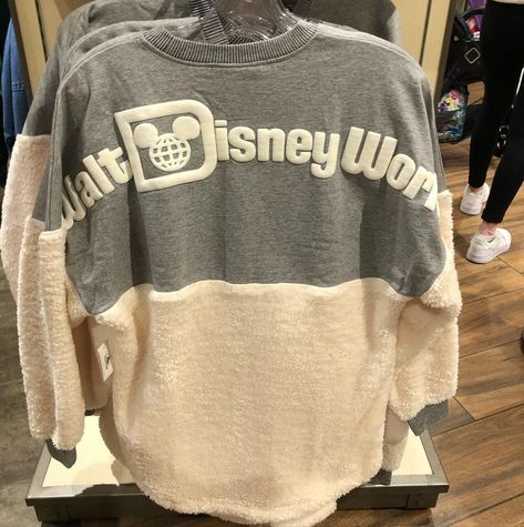 Disney Fashionista on Instagram: “When it drops below 75° in Florida, it’s time for cozy clothes! ❄️ ☃️ #spiritjersey #disneyspiritjersey #disney #disneyfleece #disneyworld…” Jersey Outfit Winter, Spirit Jersey Outfit, Cozy Tops, Jersey Outfit, Disney Food Blog, Spirit Jersey, Adventures By Disney, Disney Sweatshirts, Disney Food