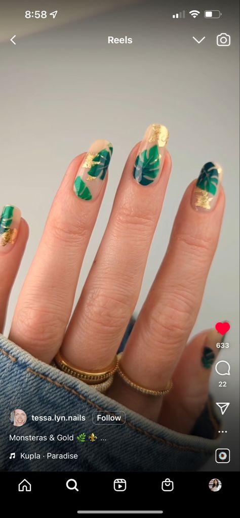 Bali Nails 2023, Monstera Leaf Nail Art, Havana Nights Nails, Plant Nails Acrylic, Monstera Nail Design, Tropical Vacay Nails, Tropical Green Nails, Palm Leaves Nails, Jungle Nail Art