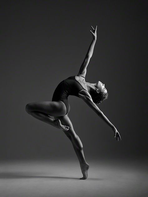 Clara Soley, Wiener Staatsballett by Ronnie Boehm, via Behance Modern Dans, Dance Pose, Dance Picture Poses, Dance Photo Shoot, Dance Photography Poses, Ballet Poses, Dance Movement, Fred Astaire, Ballet Photography