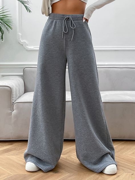 Joggers Wide Leg, Wide Joggers, Sweet Pants, Wide Leg Joggers, Wide Leg Joggers Outfit, Wide Leg Sweatpants Outfit, Tomboy Stil, Cute Lounge Outfits, Wide Leg Outfit