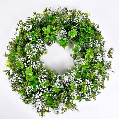 Welcome St Patrick's Day Shamrock Wreath🍀 Boxwood Wreath Decor, Clover Wreath, Patricks Day Decorations, St Patricks Decorations, Wreaths St Patricks, Summer Party Decorations, Farmhouse Front Porches, Porch Wall, Door Kitchen