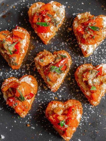 Heart Shaped Quiche, Heart Shaped Party Food, Heart Shape Appetizer, Galentines Party Meal, Valentine Party Appetizers, Valentines Recipes Appetizers, Valentines Food Ideas Party Appetizers, Valentines Starters, Italian Valentines Dinner