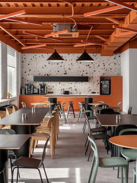 Colorful Conference Room Design, Office Lunchroom Ideas Interior Design, Cafeteria Office Design, Office Restaurant Design, Office Interior Design Commercial, Student Cafe Design, Tranquil Office Space, Colorful Conference Room, Office Canteen Design