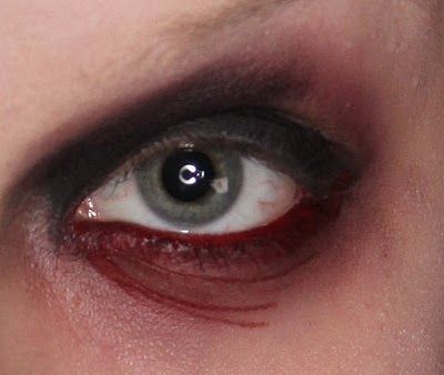 Zombie Pub Crawl, Zombie Halloween Makeup, Zombie Clothes, Zombie Eyes, Arte Zombie, Zombie Prom, Creepy Halloween Makeup, Zombie Walk, Zombie Costume