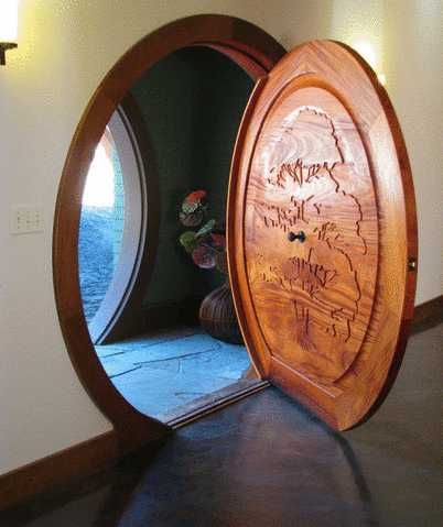 Skjulte Rum, Casa Hobbit, Hobbit Door, Secret Room, Hidden Rooms, Cool Doors, Deco Originale, Hobbit House, Secret Rooms