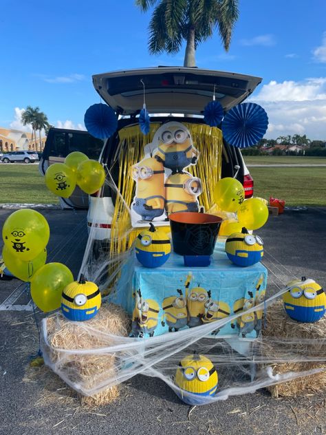 Minion Tent Decoration, Trunk Or Treat Ideas Minions, Themed Trunk Or Treat Ideas, Trunk Or Treat Toddler Ideas, Trunk Or Treat Ideas For Elementary School, Minion Themed Trunk Or Treat, Minion Trunk Or Treat Ideas For Suv, Minion Trunk Or Treat Ideas For Trucks, Trunk Or Treat Minion Theme