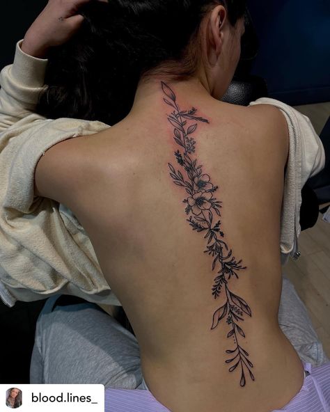 Floral Back Tattoos, Flower Spine Tattoos, Tattoos For Women Flowers, Tattoos For Women Half Sleeve, Spine Tattoos For Women, Dope Tattoos For Women, Birthday Inspo, Tattoo Women, Cute Tattoos For Women