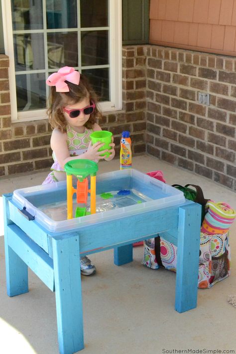 DIY Outdoor Water Activity Play Table - Southern Made Simple Diy Water Toys, Water Table Ideas, Diy Water Table, Toddler Water Table, Kids Water Table, Toddler Play Area, Outdoor Water Activities, Water Table Activities, Water Activity