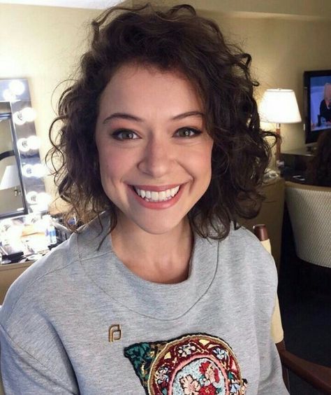 Tatiana Maslany Jennifer Walters, Tatiana Maslany, Orphan Black, Canadian Actresses, Black Star, Hulk, Curly Hair, Beautiful People, A Woman