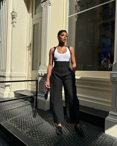 DIDI STONE | the city of my heart | Instagram Didi Stone Outfits, Didi Stone, Nike Looks, Stylish Work Outfits, Formal Style, Street Style Chic, Fashion Line, Spring Summer Outfits, Work Outfit