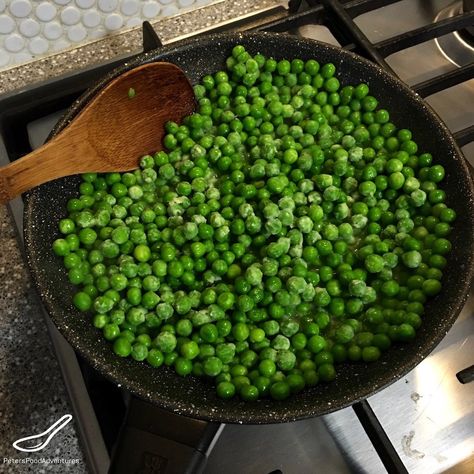 Fried Peas, Frozen Vegetable Recipes, Green Peas Recipes, Side Dishes For Salmon, Mushy Peas, Vegetable Side Dishes Recipes, Vegetable Casserole, Pea Recipes, Side Dishes Recipes