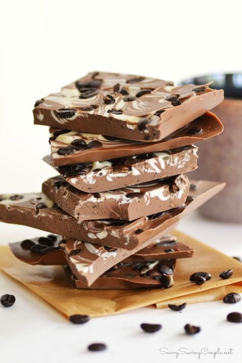 Delicious Starbucks Coffee Bean Chocolate Bark. This quick and easy coffee chocolate bark uses both ground coffee, and coffee beans for a rich treat. Starbucks Coffee Beans, Café Starbucks, Chocolate Bark Recipe, Candy Bark, Coffee Chocolate, Bark Recipe, Easy Coffee, Chocolate Bark, Gourmet Coffee