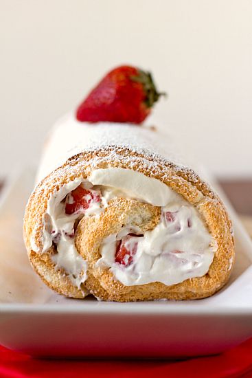 Strawberries and Cream Angel Food Cake Roll Angel Food Roll Cake, Angel Food Cake Roll, Angelfood Cake, Rolled Cakes, Strawberry Angel Food Cake, Cake Rolls, Cake Roll Recipes, Holiday Bread, Brownie Desserts