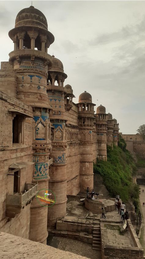 Gwalior Fort, Gwalior, Madhya Pradesh, India 🙏🇮🇳 Madhya Pradesh Aesthetic, Gwalior Fort, Punjabi Culture, Building Aesthetic, Baby Boy Pictures, Historical Places, Madhya Pradesh, Boy Pictures, Aesthetic Painting