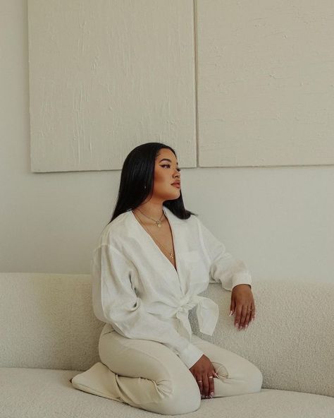 Lounge Photoshoot, Ming Lee Simmons, Ming Lee, Soft Feminine Outfits, Inspiration Photoshoot, Feminine Outfits, 21st Birthday Photoshoot, Business Photoshoot, Branding Photoshoot Inspiration