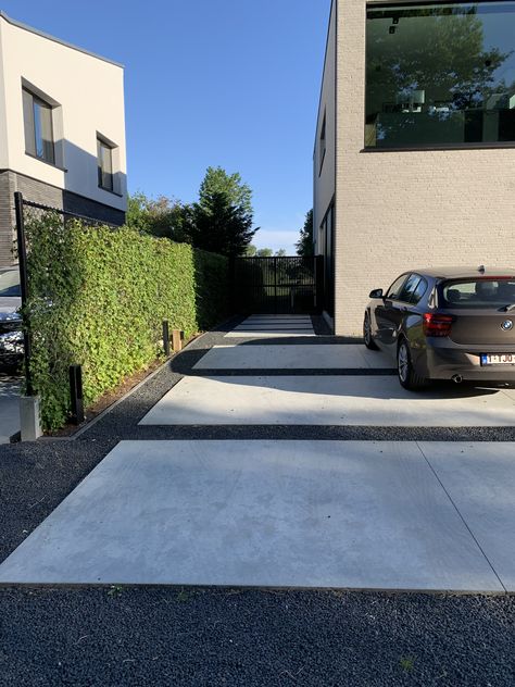 Luxury Driveway Entrance Front Gates, Colored Concrete Driveway, Luxury Driveway, Parking Curb, Pavement Design, Driveway Entrance, Villa Park, Concrete Driveways, Front Gates