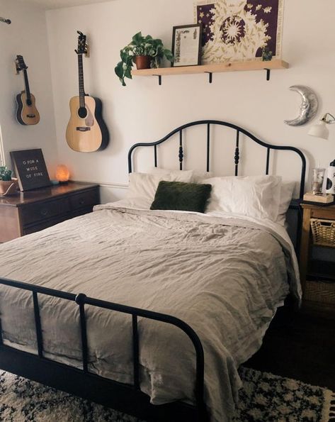 20+ People Showed Off Their Tiny Rooms, and They Are So Cozy We’d Love to Stay There Forever Small Bedroom Ideas, Aesthetic Rooms, Redecorate Bedroom, Bedroom Green, Room Inspiration Bedroom, Bedroom Aesthetic, Room Ideas Bedroom, Dream Bedroom, My New Room