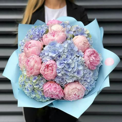 Peonies And Hydrangeas, Aesthetic Garden, Blue Peonies, Hydrangea Bouquet, Garden Aesthetic, Peony Wedding, Flowers Bouquet Gift, Pink And Blue Flowers, Peonies Bouquet