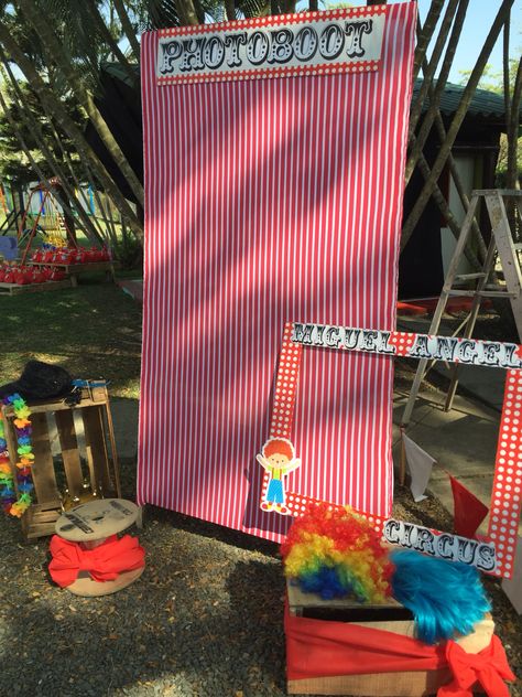 Carnival Birthday Party Photo Booth, Carnival Party Photo Booth, Spring Carnival Decorations, Carnival Photo Booth Ideas, Carnival Party Decor, Carnival Games Kids, Circus Photobooth, Photo Booth Carnival, Carnival Photobooth