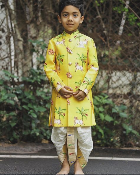 Baby Boy Indian Ethnic Wear, Kids Kurta Design, Wedding Outfits For Boys, Kids Kurta Boys, Outfits For Boys Kids, Boys Dresses, Wedding Outfit For Boys, White Anarkali, Wedding Kurta